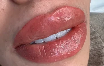 Permanent Lip Blush